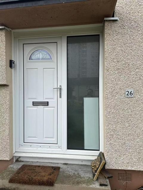 Single In 3 Bedroom House * Edinburgh